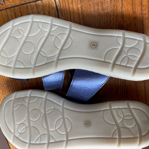 Cloudwalkers sandals brand new in box - Picture 4 of 4